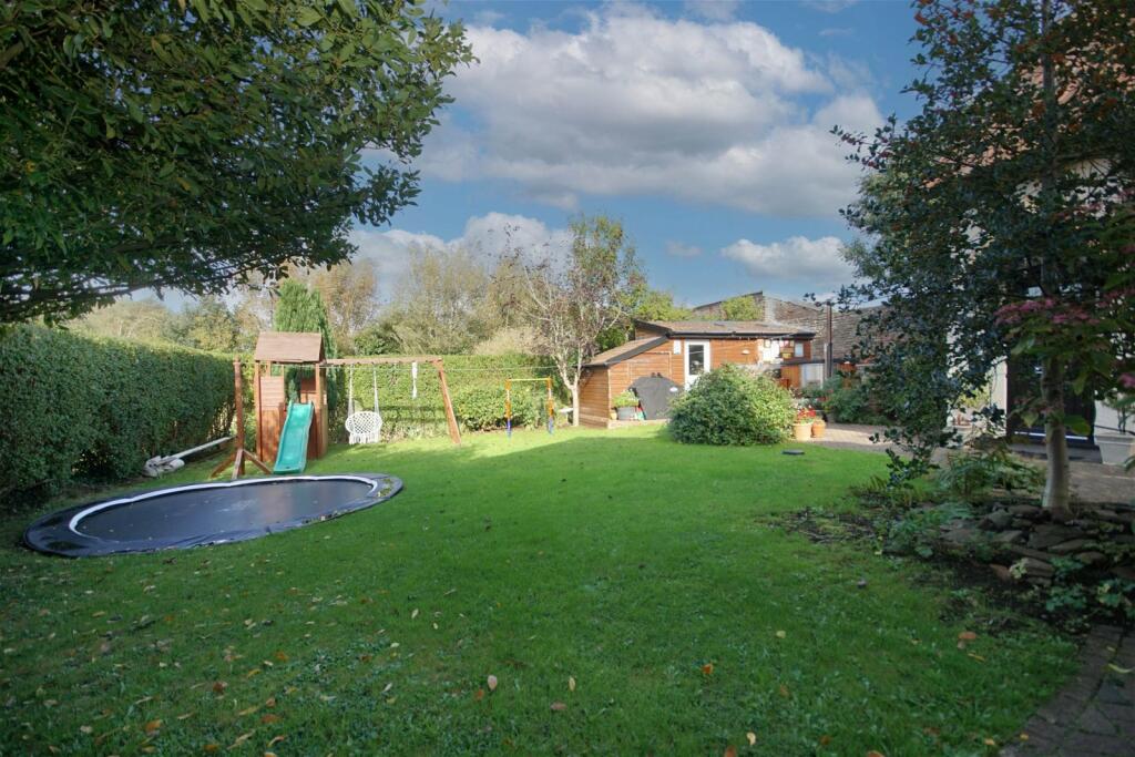 Additional property image - Stunning 4 Bedroom Cottage With Equally Stunning 2 Double Bedroom Detached Annexe, Winterbourne