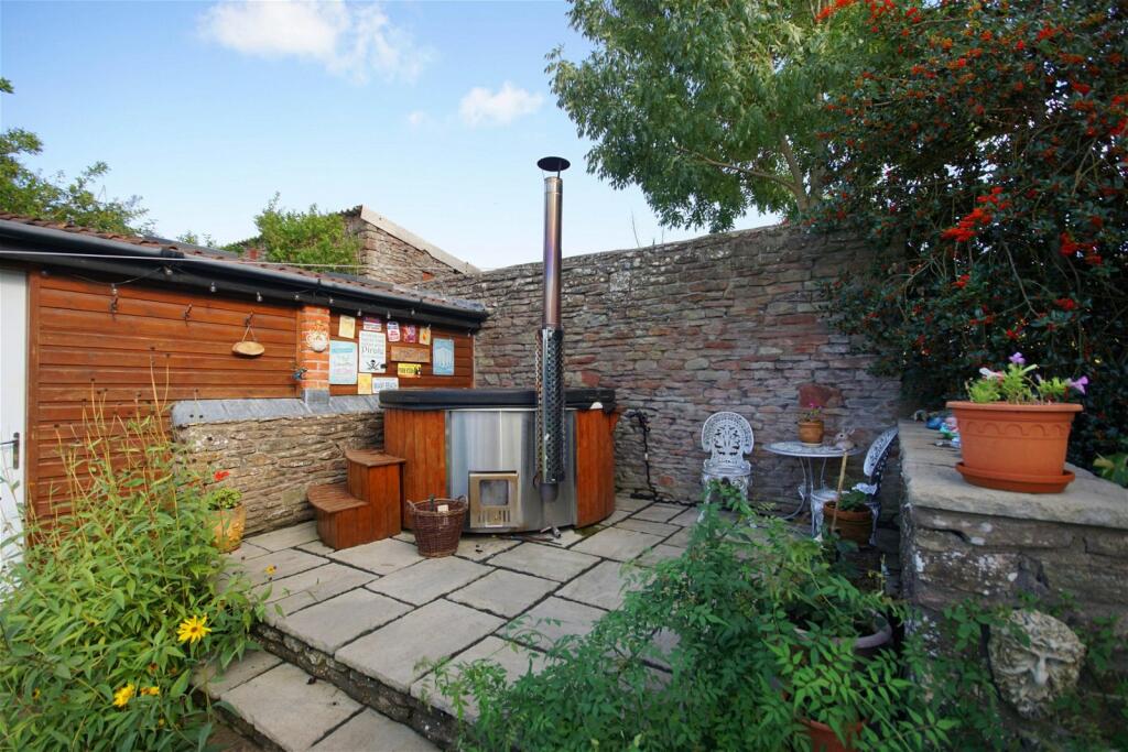 Additional property image - Stunning 4 Bedroom Cottage With Equally Stunning 2 Double Bedroom Detached Annexe, Winterbourne