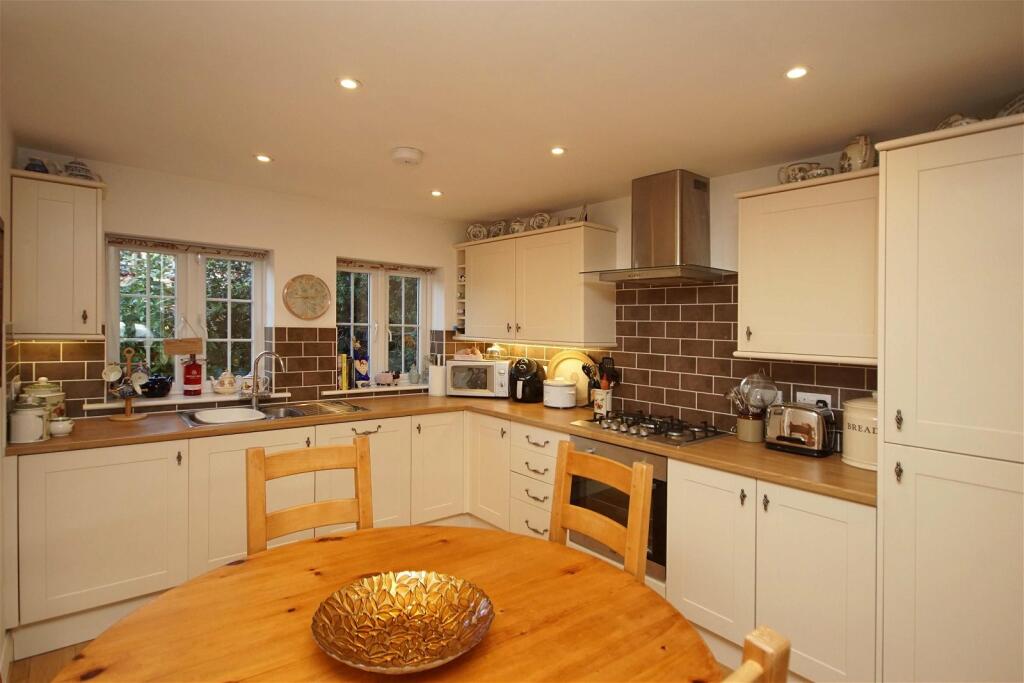 Additional property image - Stunning 4 Bedroom Cottage With Equally Stunning 2 Double Bedroom Detached Annexe, Winterbourne