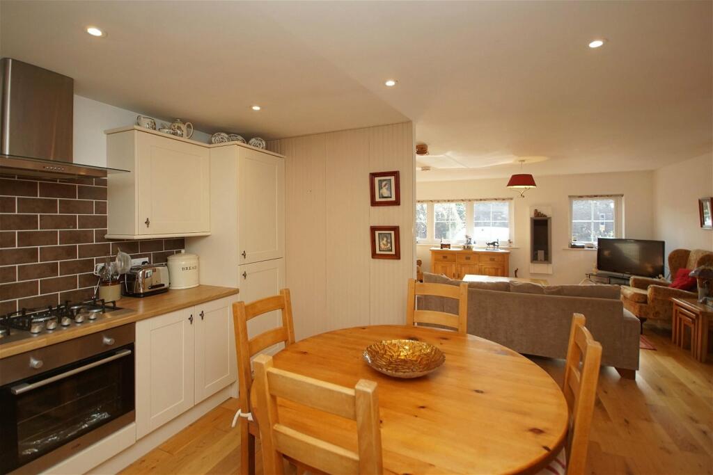 Additional property image - Stunning 4 Bedroom Cottage With Equally Stunning 2 Double Bedroom Detached Annexe, Winterbourne