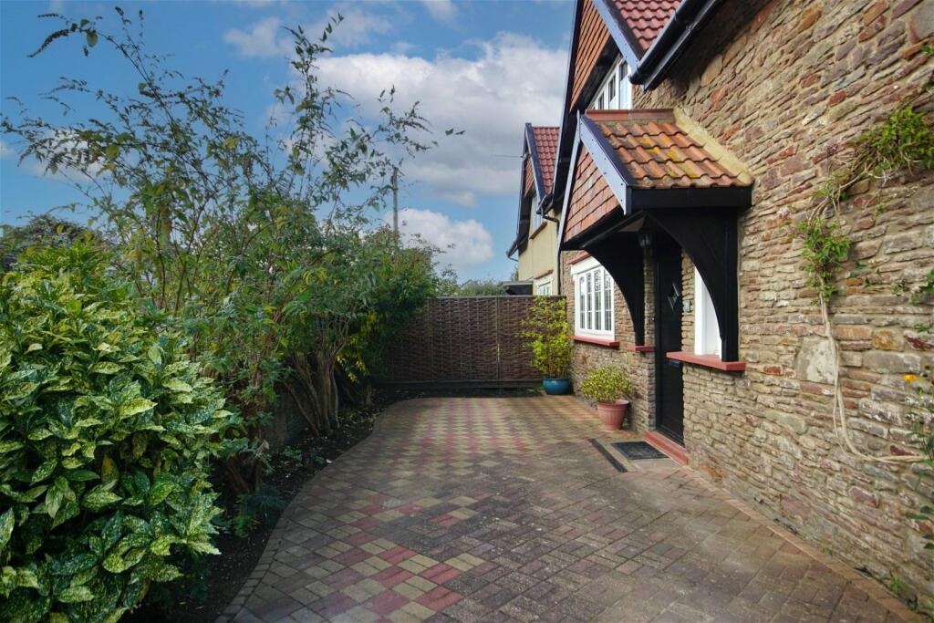 Additional property image - Stunning 4 Bedroom Cottage With Equally Stunning 2 Double Bedroom Detached Annexe, Winterbourne
