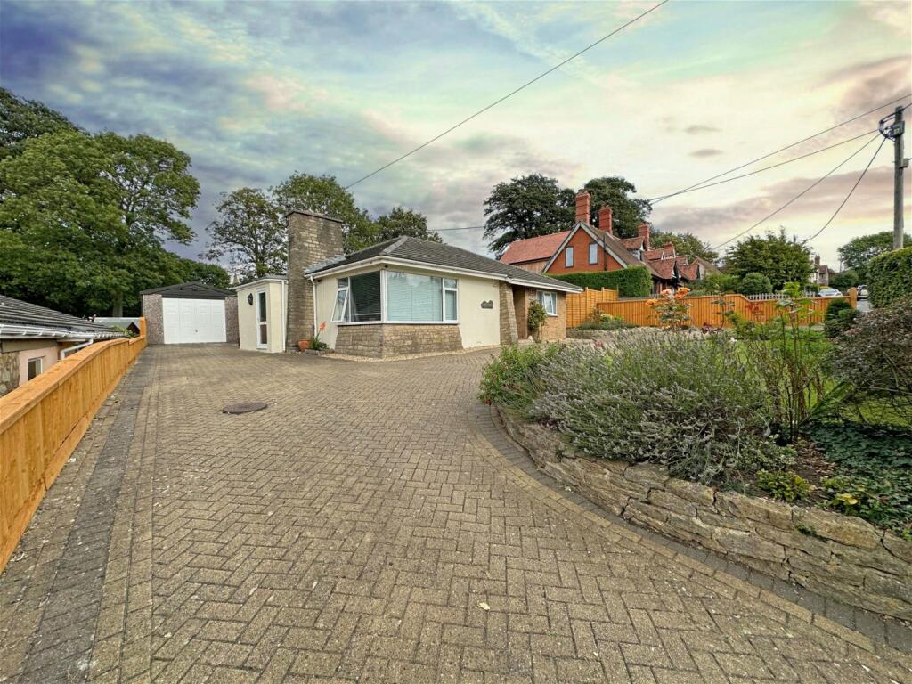 3 bedroom detached bungalow for sale in Bratton Road, West Ashton
