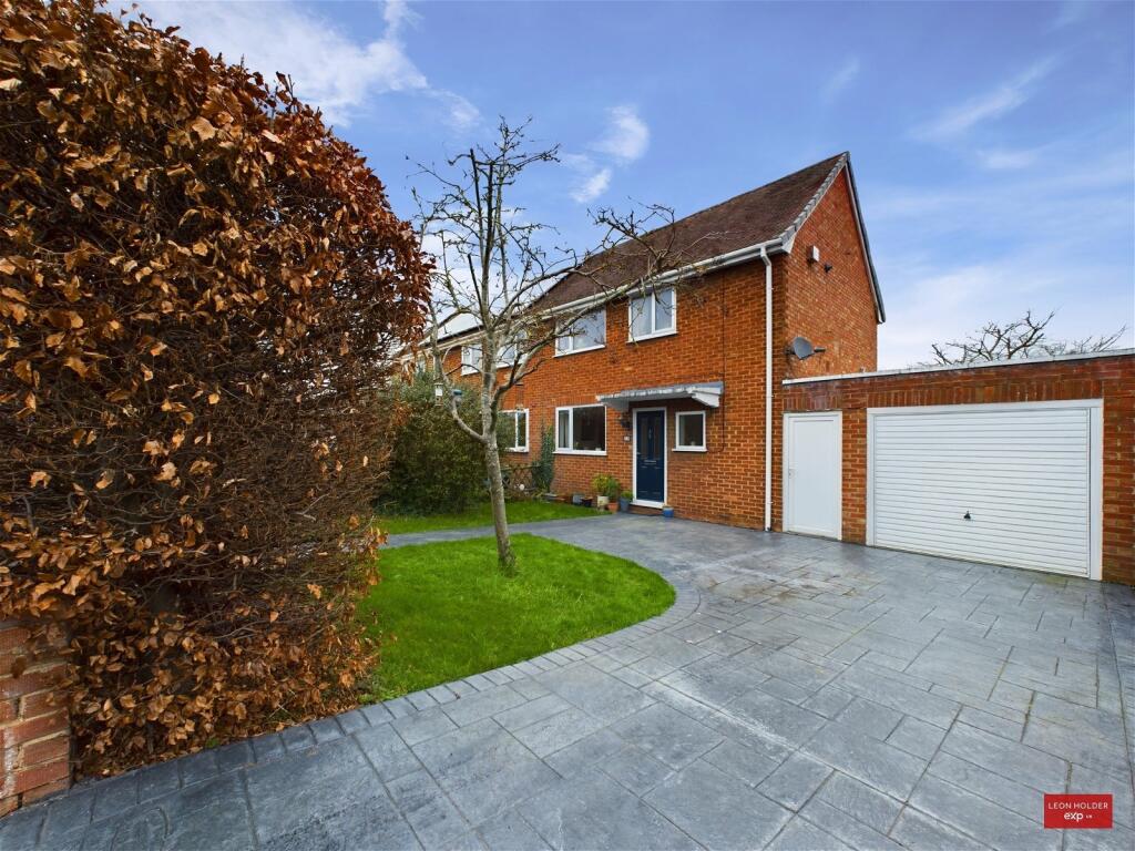 2 bedroom semidetached house for sale in Brooklands Park, Longlevens