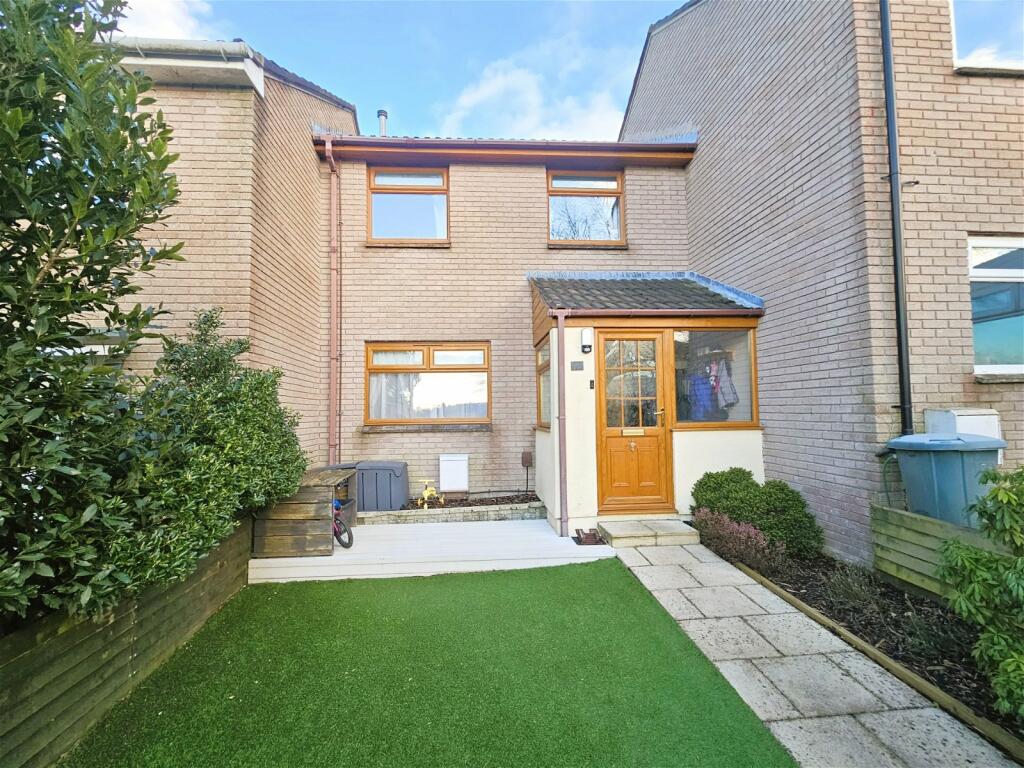 3 bedroom terraced house for sale in Summerfields, St. Stephens