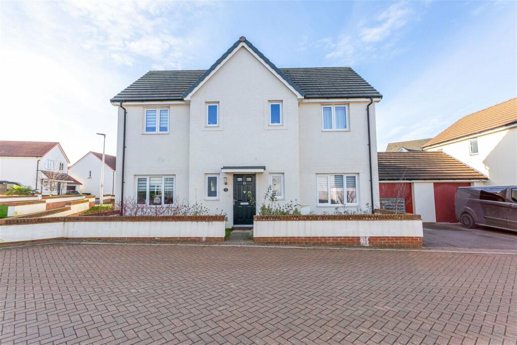4 bedroom detached house for sale in Crockers Close, Roundswell, Barnstaple, North Devon, EX31