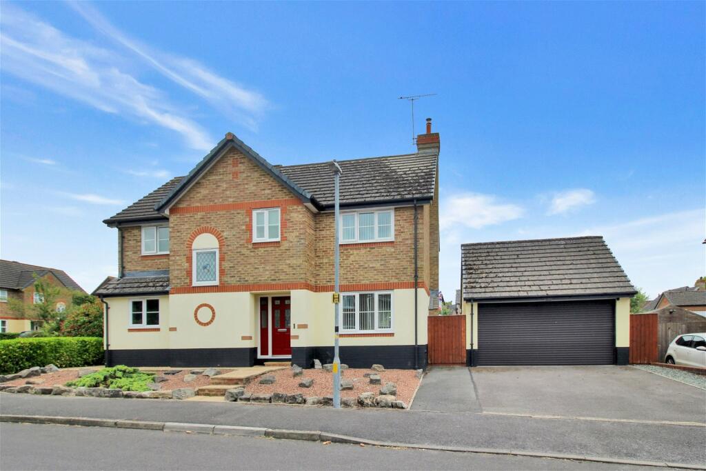 4 bedroom detached house for sale in Jaggard View, Amesbury, SP4