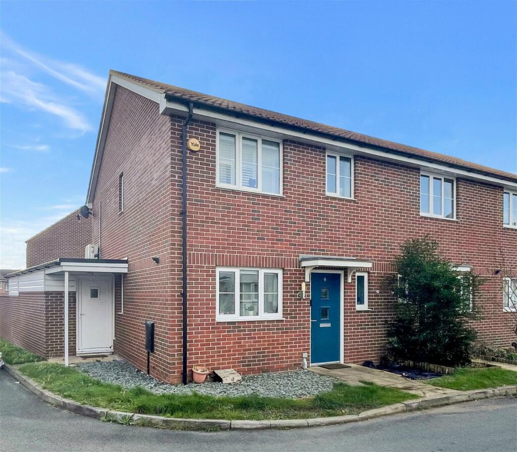 3 bedroom end of terrace house for sale in Whitstone Rise, Hardwicke