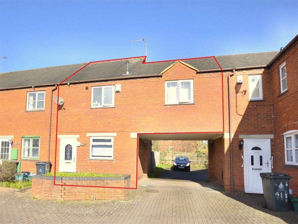 2 bedroom terraced house for sale in India Road, Gloucester, GL1 4DW, GL1