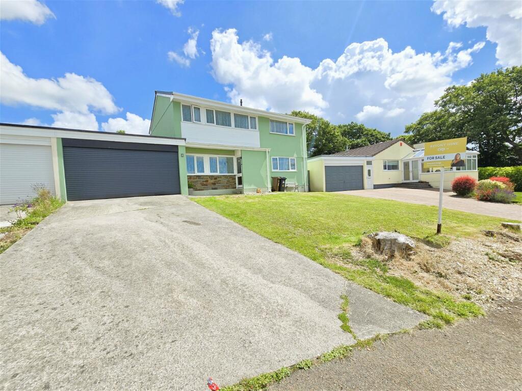 4 bedroom detached house for sale in Stuarts Way, Hatt, Saltash, PL12