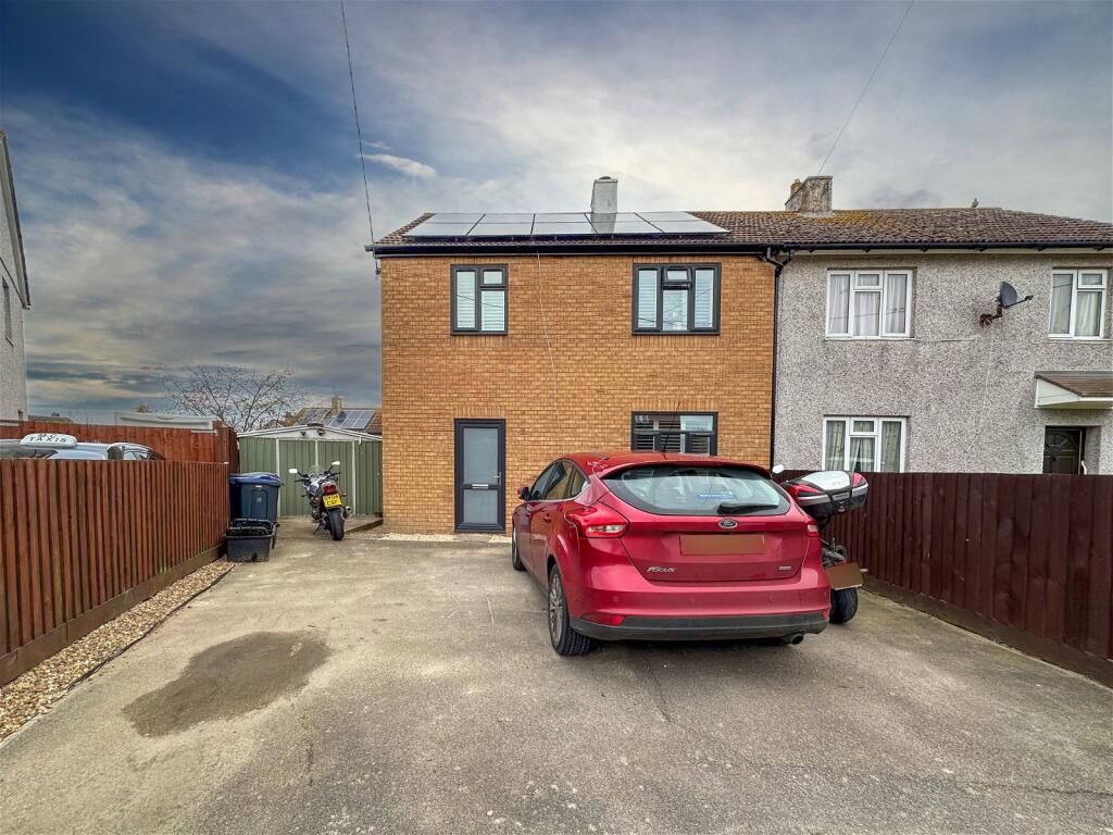 3 bedroom semidetached house for sale in Sandleaze, Worton, Devizes, SN10