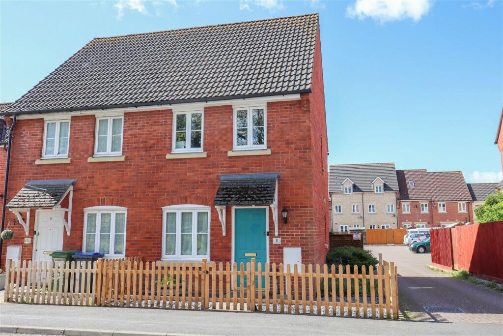 2 bedroom semidetached house for sale in Charlotte Court, Calne, SN11