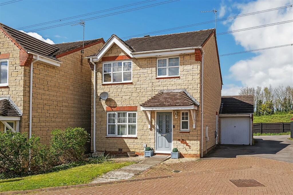 3 bedroom detached house for sale in Hares Patch, Cepen Park North, SN14