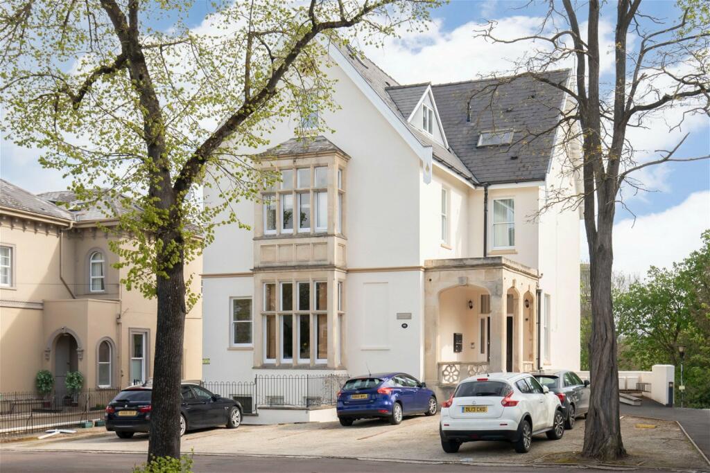 2 bedroom penthouse for sale in St. Georges Road, Cheltenham, GL50 3ED, GL50