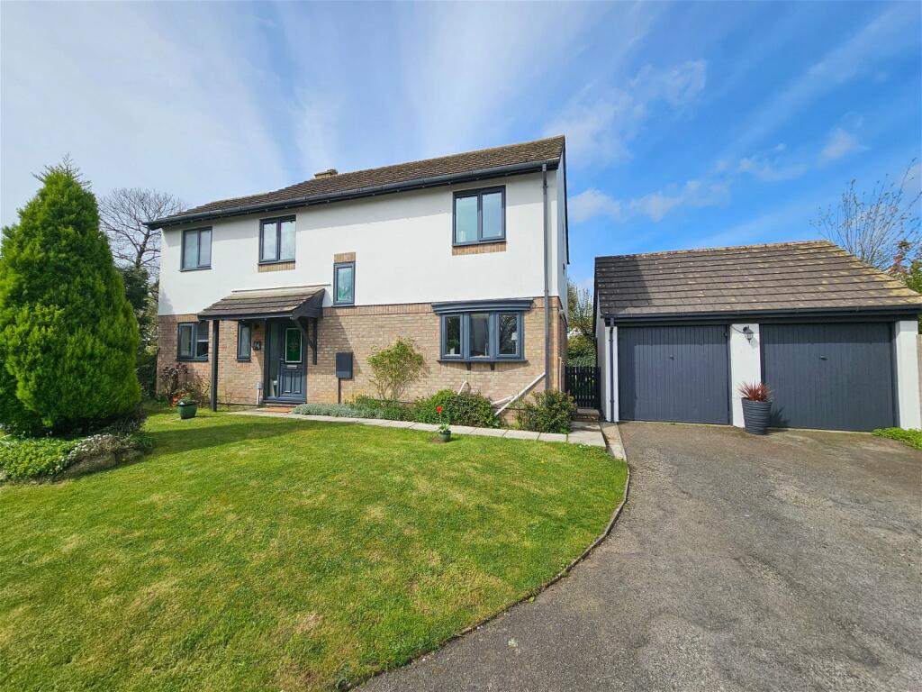 4 bedroom detached house for sale in Pengover Heights, Liskeard, PL14