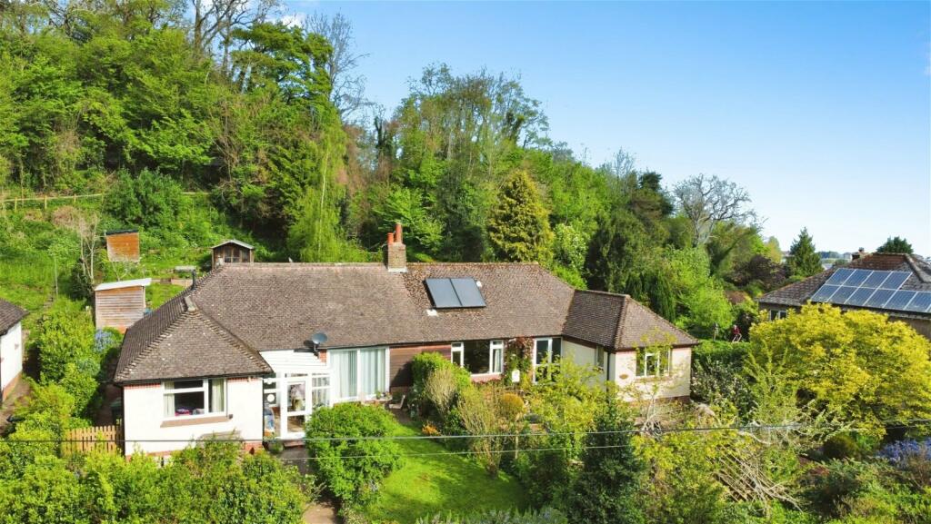 2 bedroom semidetached bungalow for sale in Manor Road, Old TA24