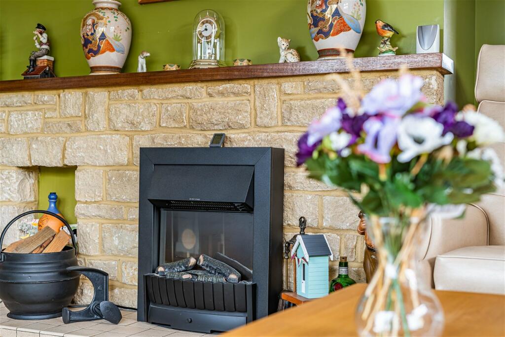 Additional property image - Treetops, Leystone Close, Frome BA11 2JY