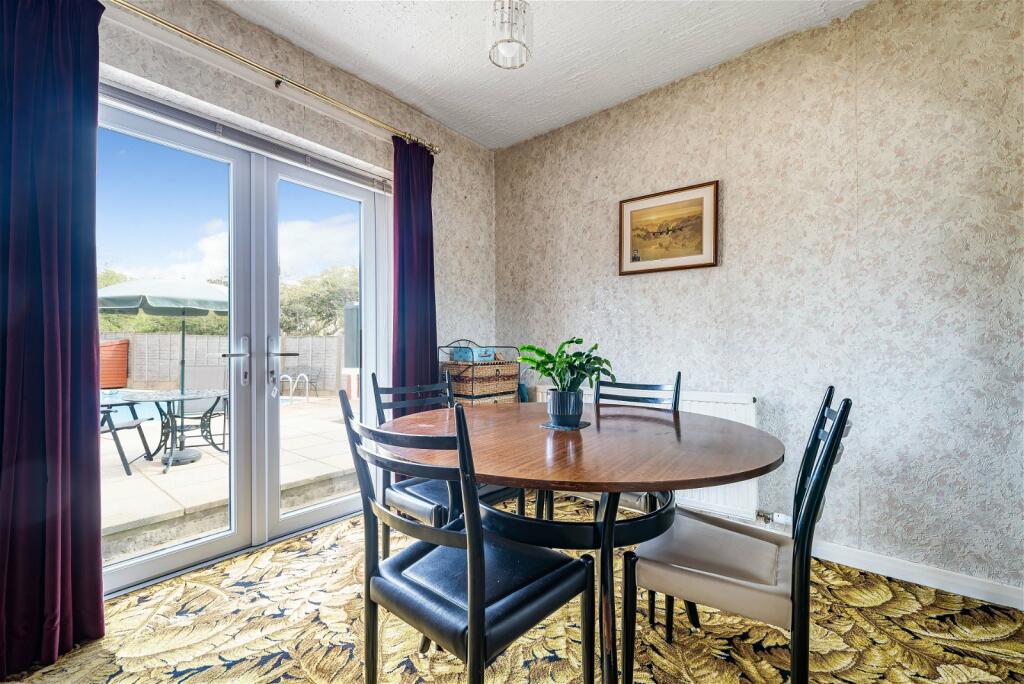 Additional property image - Treetops, Leystone Close, Frome BA11 2JY