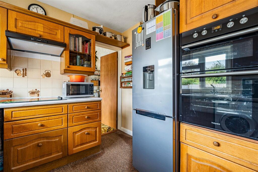 Additional property image - Treetops, Leystone Close, Frome BA11 2JY