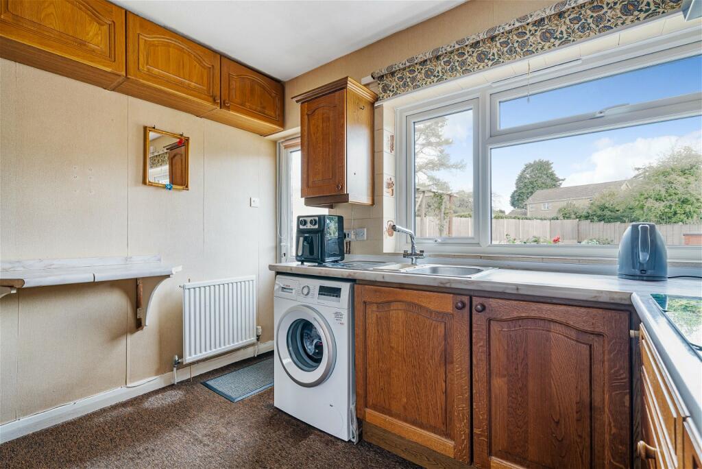 Additional property image - Treetops, Leystone Close, Frome BA11 2JY