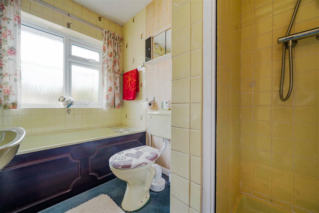 Additional property image - Treetops, Leystone Close, Frome BA11 2JY