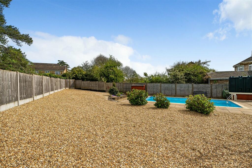Additional property image - Treetops, Leystone Close, Frome BA11 2JY