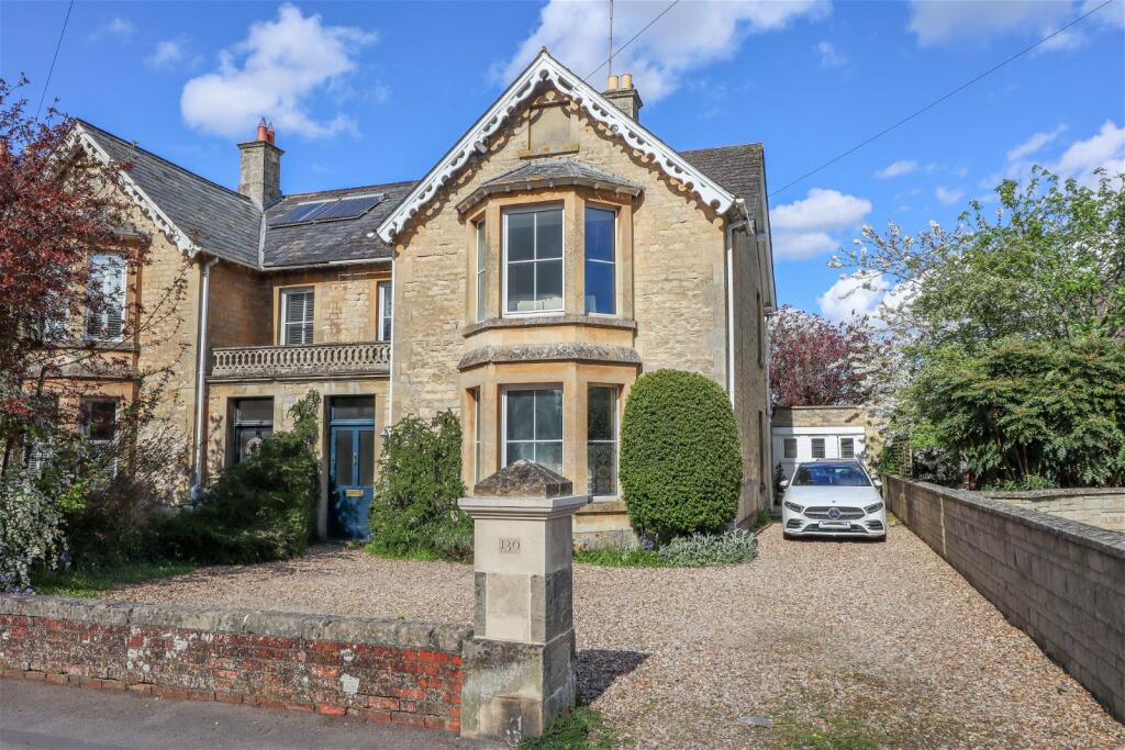 6 bedroom semidetached house for sale in London Road, Calne, SN11