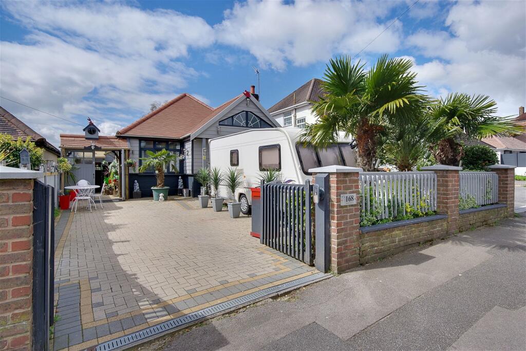 3 bedroom chalet for sale in Herbert Avenue, Poole, BH12 4HU, BH12