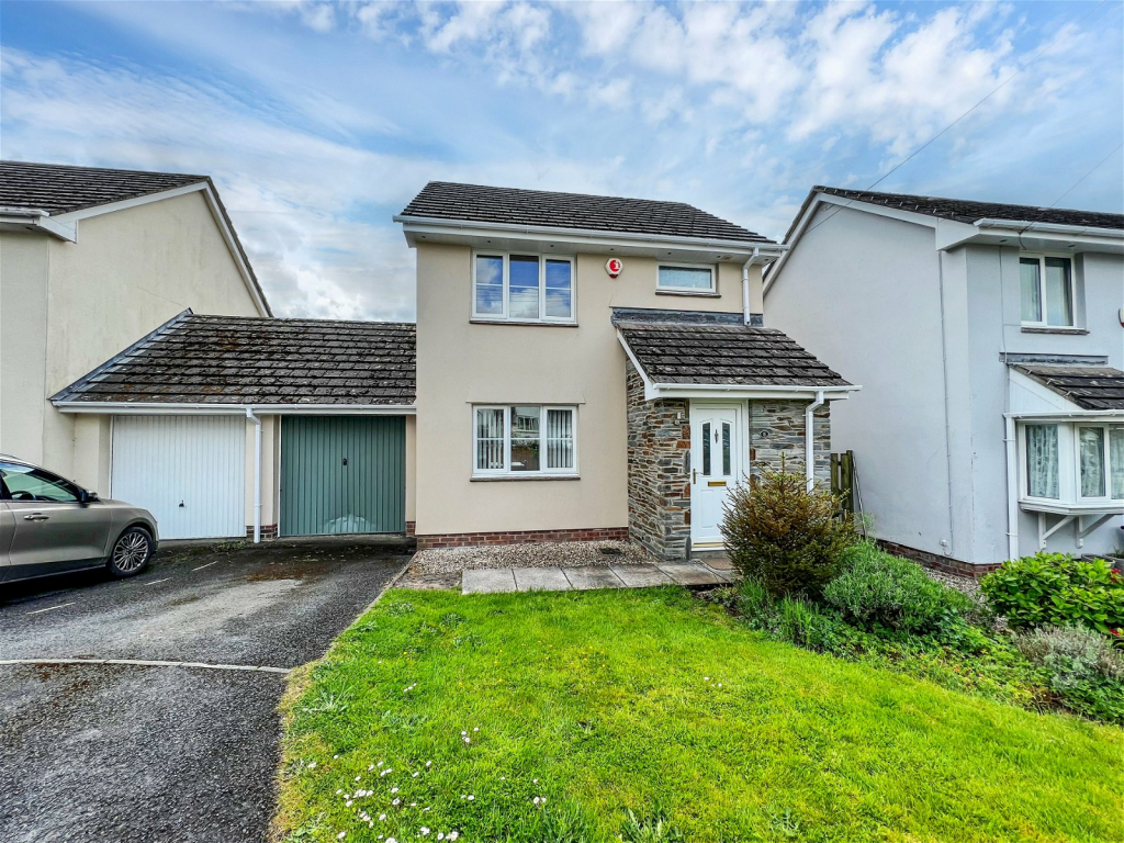 3 bedroom link detached house for sale in Oak Tree Drive, Westacott