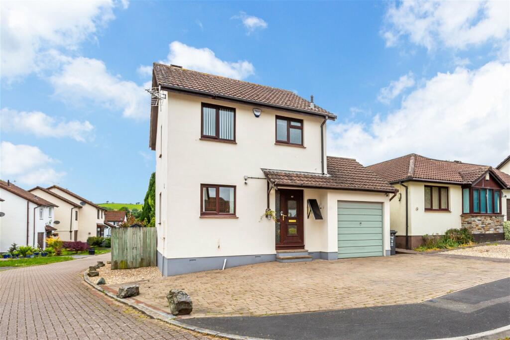 3 bedroom detached house for sale in Woodland Close, Westacott