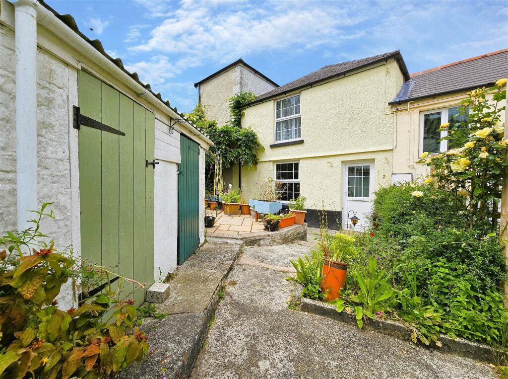 2 bedroom terraced house for sale in Calstock Road, Gunnislake, PL18