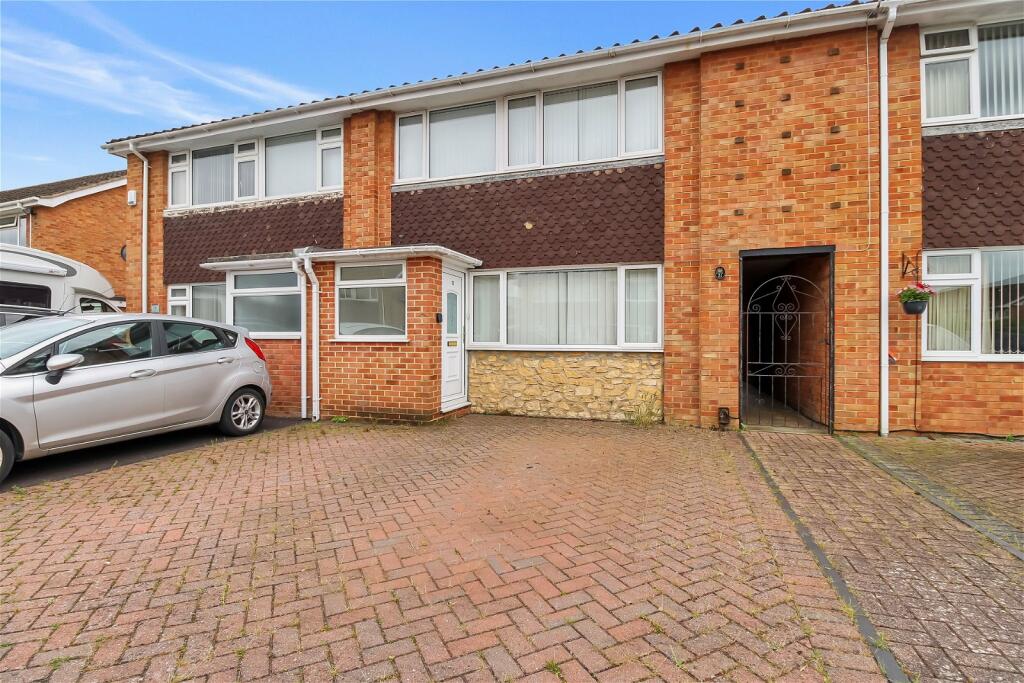 3 bedroom terraced house for sale in Springfield Close, The Reddings