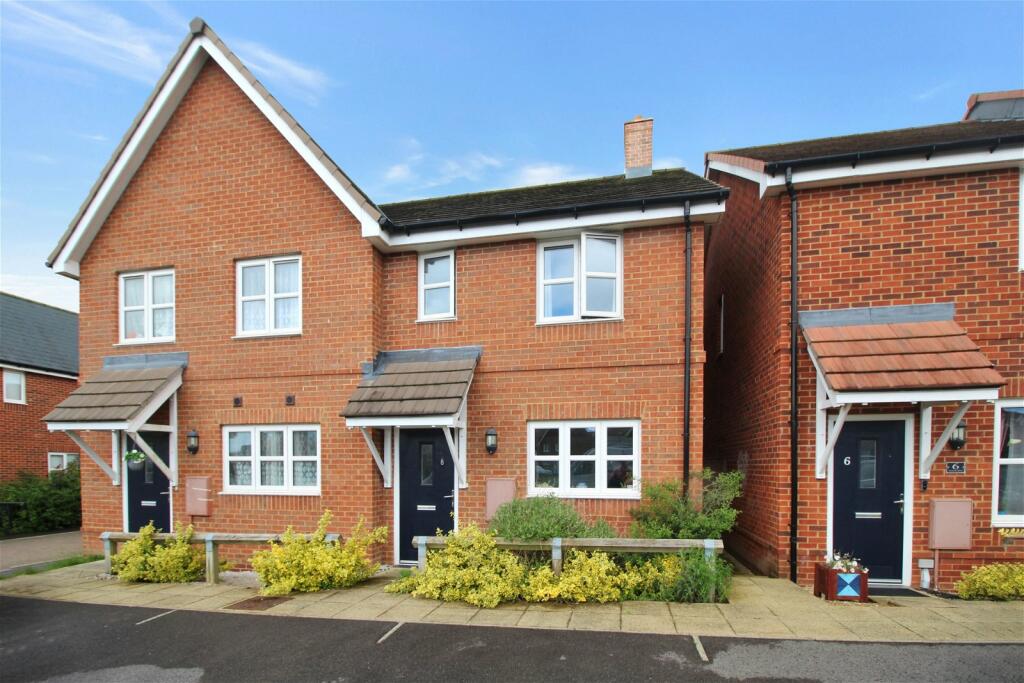 2 bedroom semidetached house for sale in Newbury Drive, Amesbury, SP4