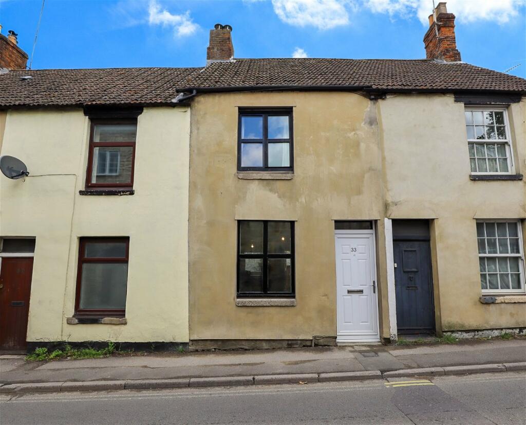2 bedroom terraced house for sale in New Road, Calne, SN11