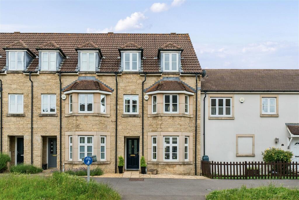 3 bedroom terraced house for sale in Freestone Way, Corsham, SN13