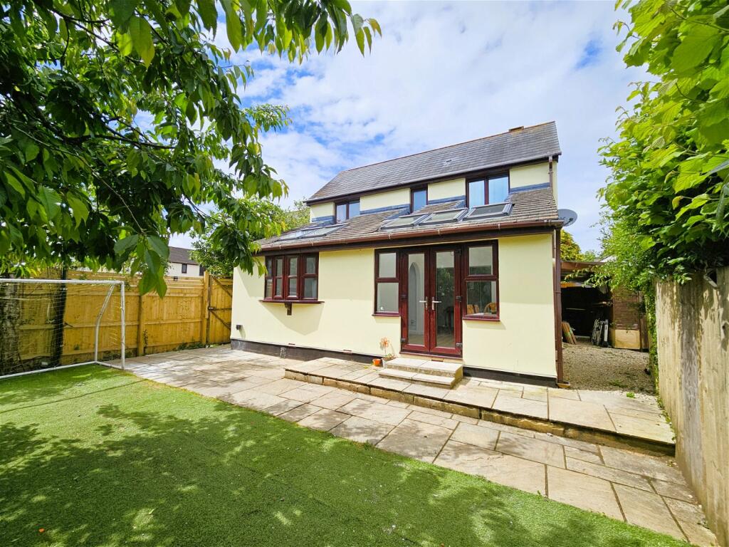 3 bedroom link detached house for sale in Edwards Crescent, Latchbrook