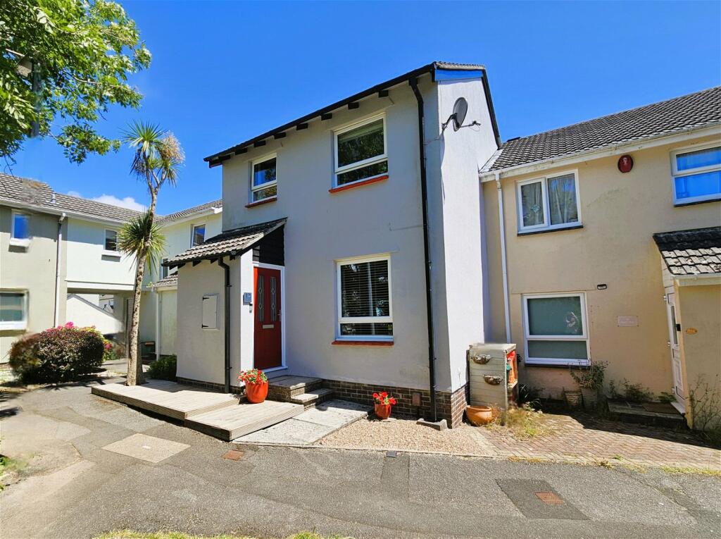 4 bedroom semidetached house for sale in Prospect Walk, Lower Burraton