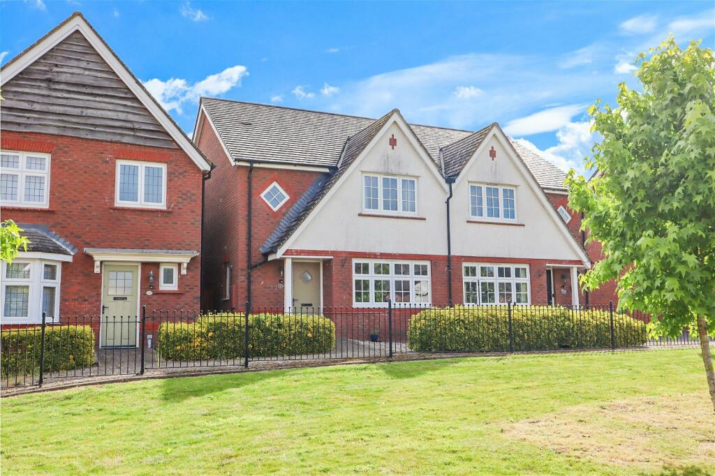 3 bedroom semidetached house for sale in York Road, Calne, SN11