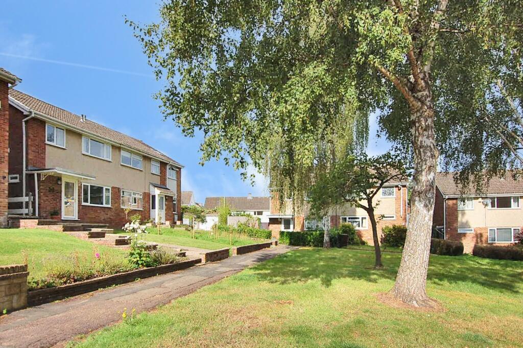 3 bedroom semidetached house for sale in Chase Avenue, Charlton Kings