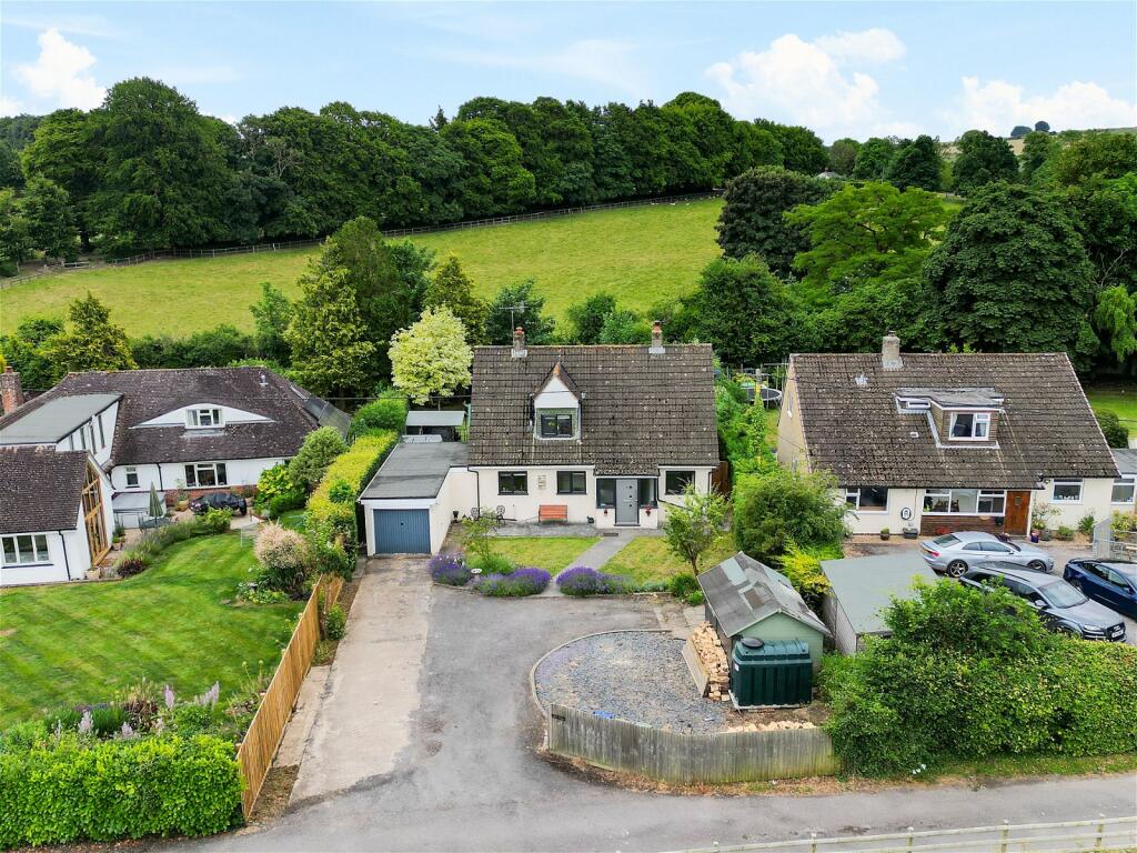 3 bedroom detached house for sale in Salisbury Road, Coombe Bissett, SP5