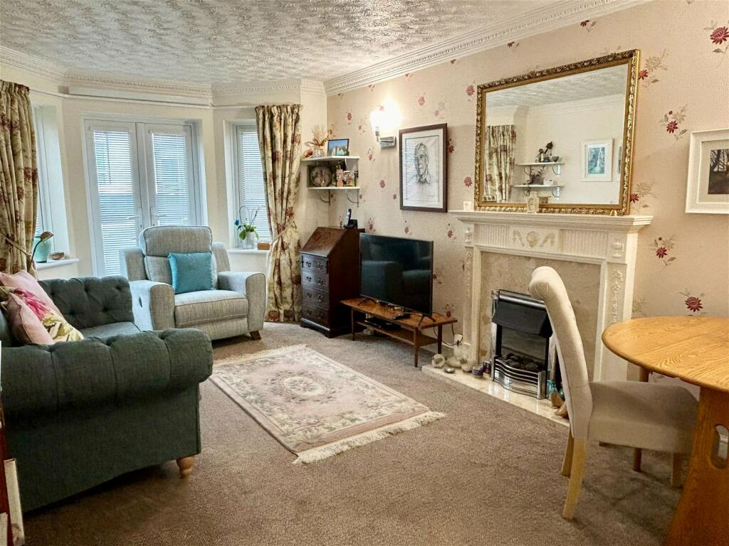 2 bedroom flat for sale in Elim Court, Elim Terrace, Peverell, Plymouth, PL3 4QB, PL3
