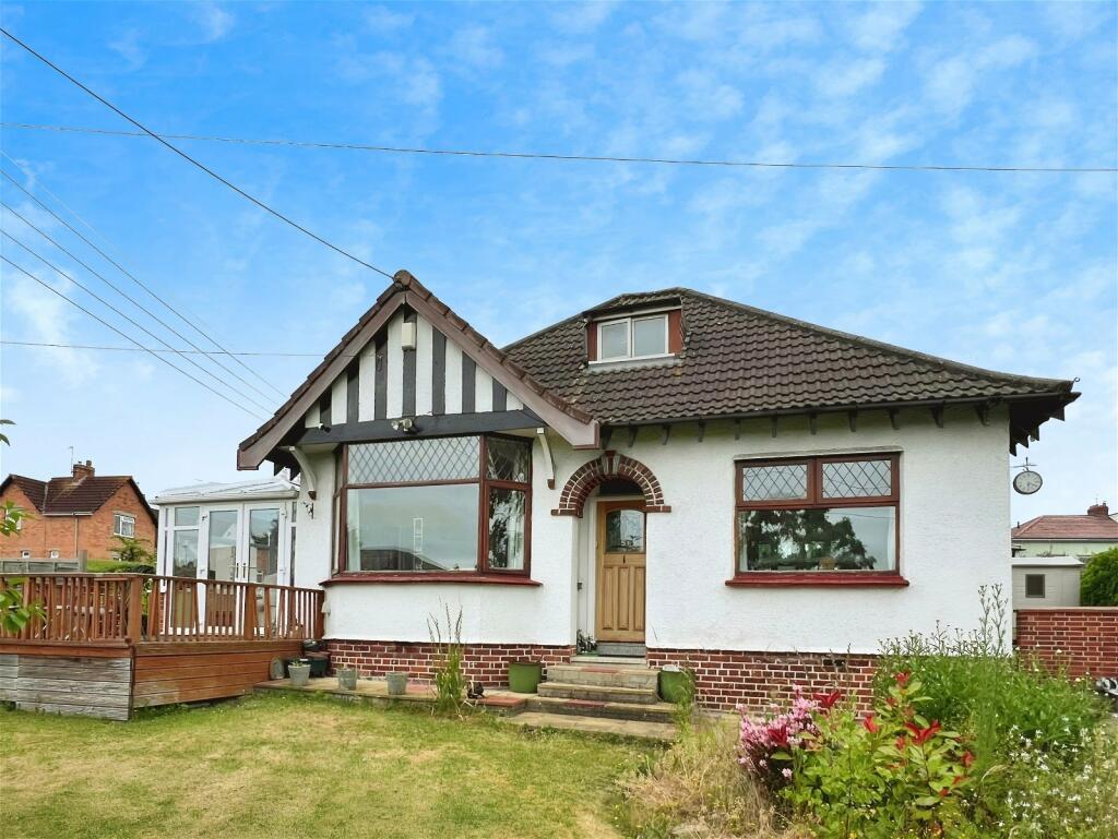 2 bedroom detached bungalow for sale in St. Ladoc Road, Keynsham
