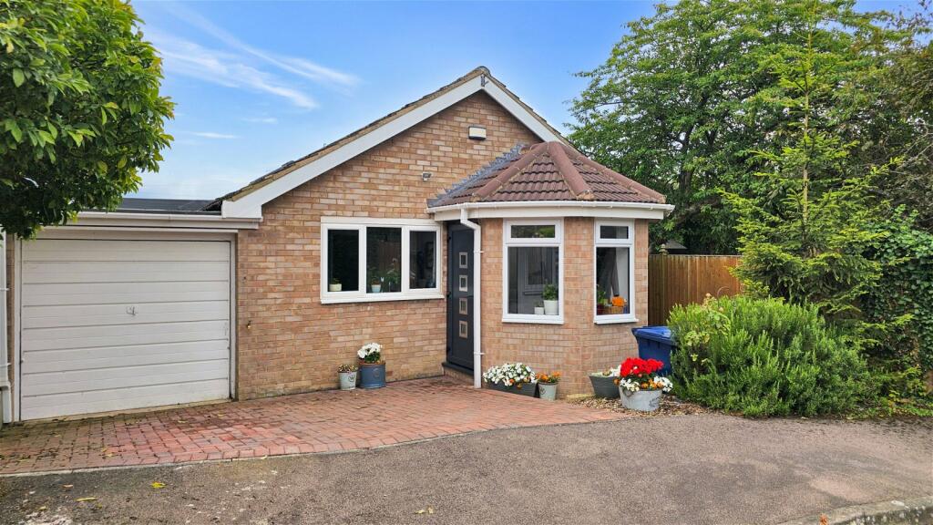 3 bedroom detached bungalow for sale in Sandown Lawn, Moselle Drive