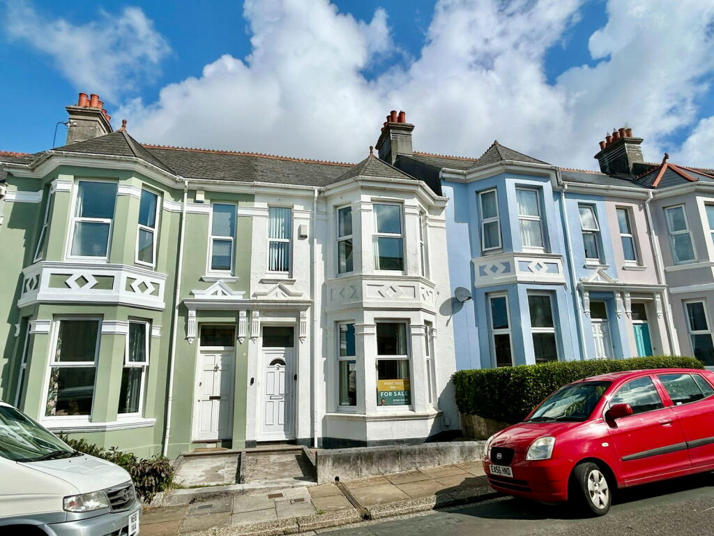 3 bedroom terraced house for sale in 26 Glendower Road, Peverell