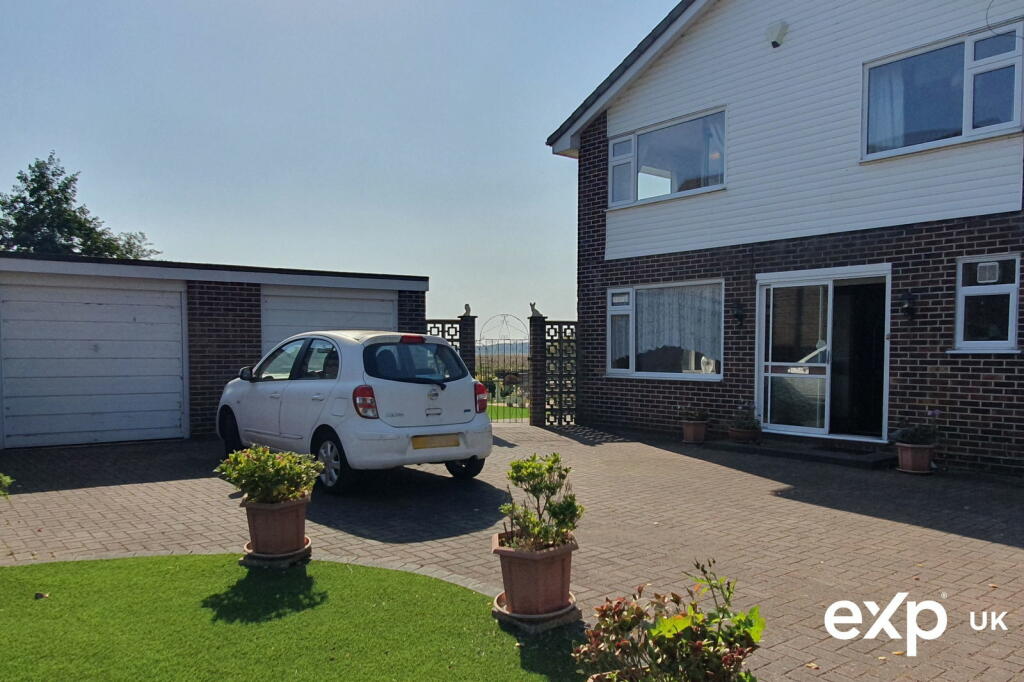 Additional property image - Impressive Five Bedroom Detached Family Home with Sea Views, Poole, Dorset