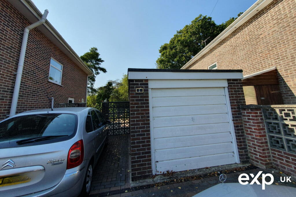 Additional property image - Impressive Five Bedroom Detached Family Home with Sea Views, Poole, Dorset