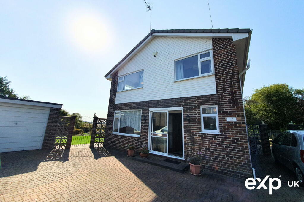 Additional property image - Impressive Five Bedroom Detached Family Home with Sea Views, Poole, Dorset