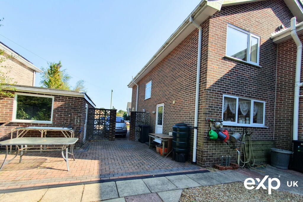 Additional property image - Impressive Five Bedroom Detached Family Home with Sea Views, Poole, Dorset