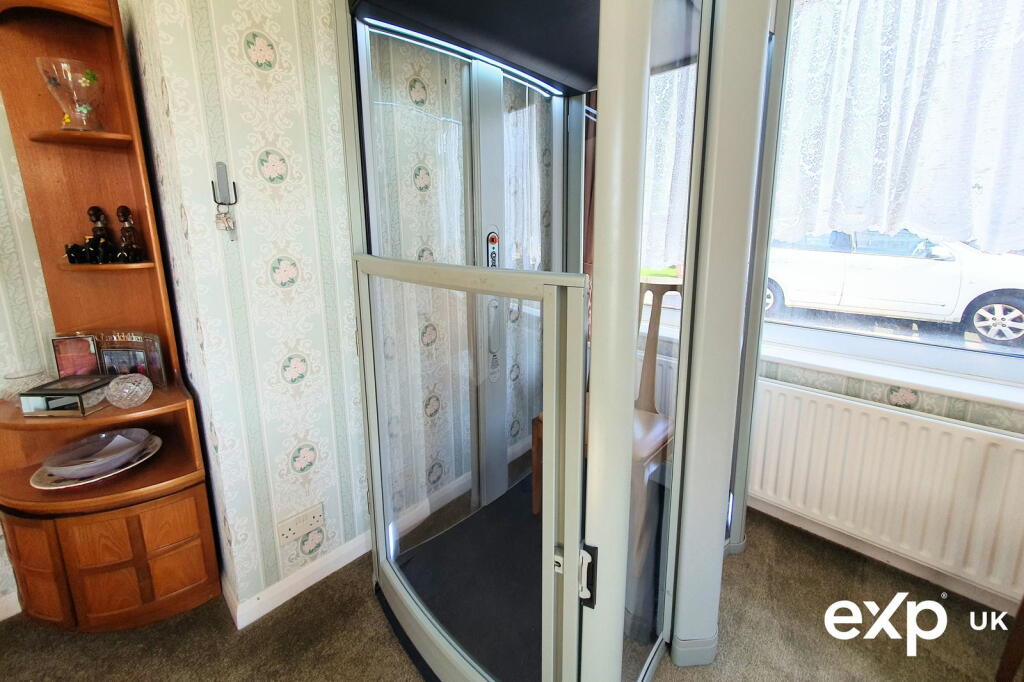Additional property image - Impressive Five Bedroom Detached Family Home with Sea Views, Poole, Dorset