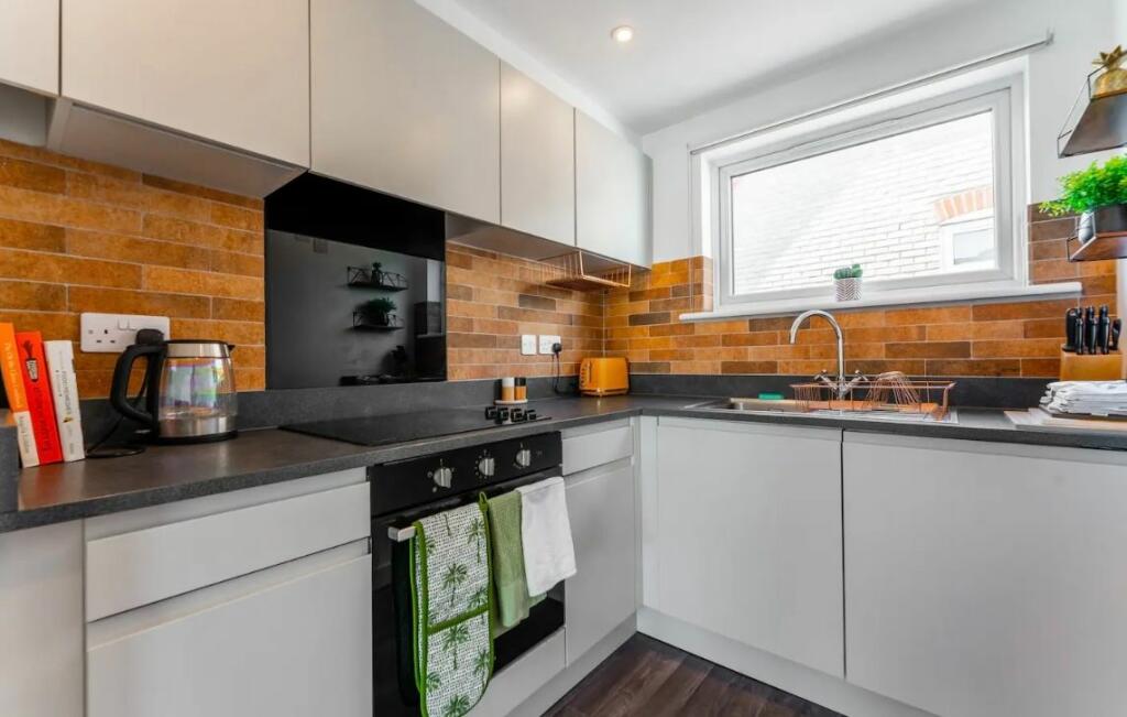 Additional property image - Bournemouth, Dorset, BH1 3FD