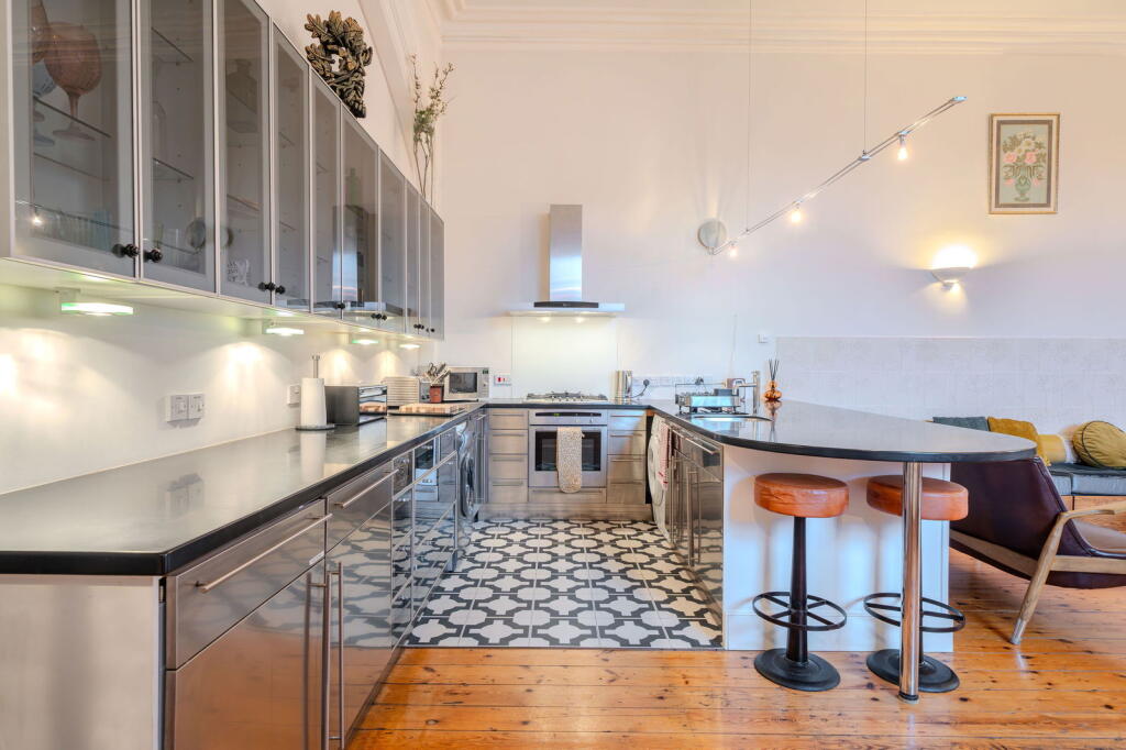 Additional property image - Wine Street, Frome, BA11 1EN